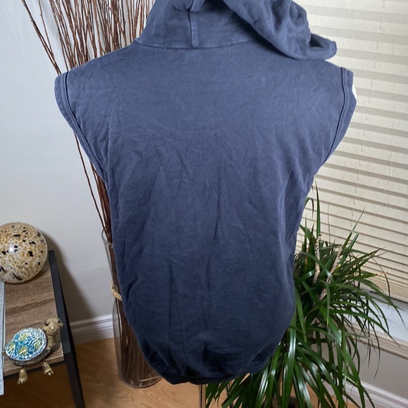 American Apparel Black with White Zipper Sleeveless Gilet Size Large - Picture 2 of 6